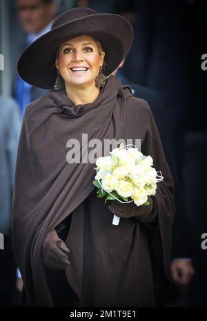 BADHOEVEDORP - NIEDERLANDE 26-11-2013 Queen Maxima öffnet den Militärstützpunkt Queen Maxima in Schiphol . ROBIN UTRECHT Stockfoto