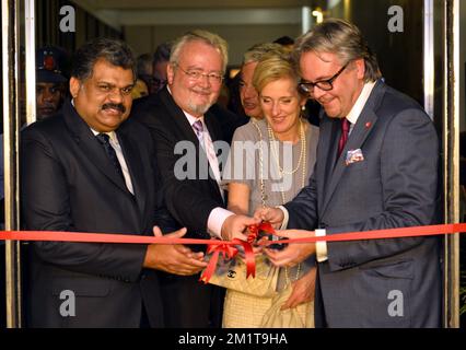 20131127 - MUMBAI, INDIEN: (L-R) Thiru Vasan, Minister für Schifffahrt, Präsident der Antwerpener Hafenbehörde, Port Alderman, stellvertretender Bürgermeister der Stadt Antwerpen, Marc Van Peel, Vizepremierminister und Außenminister Didier Reynders, Prinzessin Astrid von Belgien und Philip Heylen, Stellvertretender Bürgermeister von Antwerpen, das während der Eröffnungszeremonie der Ausstellung Flämische Meisterwerke aus Antwerpen im Chhatrapati Shivaji Maharaj Vastu Shangrahalaya (ehemals Prince of Wales Museum) in Mumbai, Indien, am Mittwoch, den 27. November 2013, am dritten Tag einer Wirtschaftsmission der belgischen Prinzessin Astrid nach Indien, abgebildet wurde. BELGA Stockfoto