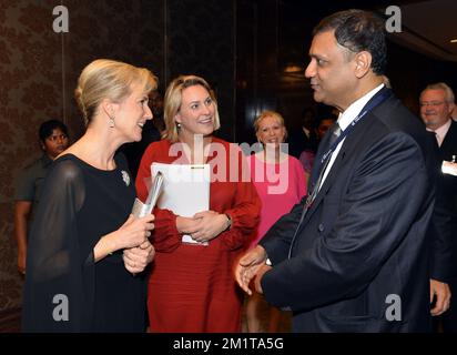 20131128 UHR - CHENNAI, INDIEN: Prinzessin Astrid von Belgien und Celine Fremault, Ministerin für Wirtschaft, Beschäftigung, wissenschaftliche Forschung, Handel und Außenhandel der Region Brüssel-Hauptstadt, abgebildet auf dem offiziellen Empfang Belgiens in Chennai, Indien, am Donnerstag, den 28. November 2013, am fünften Tag einer Wirtschaftsmission der belgischen Prinzessin Astrid nach Indien. BELGA FOTO ERIC LALMAND Stockfoto