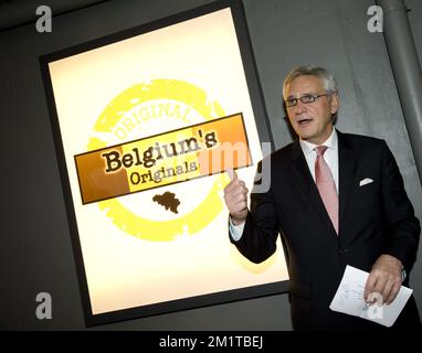 20131204 - HONGKONG, CHINA: Flämischer Ministerpräsident Kris Peeters hält anlässlich der Eröffnungsfeier des belgischen Restaurants Originals in Hongkong am zweiten Tag einer Wirtschaftsmission anlässlich der Veranstaltung "Hong Kong Business of Design Week (BoDW)" in Hongkong eine Rede. Sonderverwaltungsregion der Volksrepublik China, Mittwoch, 04. Dezember 2013. Zu Königin Mathilde von Belgien kommen Minister der verschiedenen Regionen. BELGA FOTO BENOIT DOPPPAGNE Stockfoto