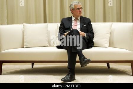 20131204 – HONGKONG, CHINA: Flämischer Minister für Wirtschaft, Außenpolitik, Landwirtschafts- und Fischereisektor Kris Peeters, Foto vor einem Treffen mit Hongkong Chief Executive Leung am zweiten Tag einer Wirtschaftsmission anlässlich der Veranstaltung „Hong Kong Business of Design Week (BoDW)“ in Hongkong, Sonderverwaltungsregion der Volksrepublik China; Mittwoch, 04. Dezember 2013. Zu Königin Mathilde von Belgien kommen Minister der verschiedenen Regionen. BELGA FOTO BENOIT DOPPPAGNE Stockfoto