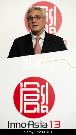 20131204 - HONGKONG, CHINA: Flämischer Minister für Wirtschaft, Außenpolitik, Landwirtschaft und Fischerei, Kris Peeters, hält am zweiten Tag einer Wirtschaftsmission anlässlich der Veranstaltung "Hong Kong Business of Design Week (BoDW)" in Hongkong eine Rede auf der Konferenz von Innoasia. Sonderverwaltungsregion der Volksrepublik China, Mittwoch, 04. Dezember 2013. Zu Königin Mathilde von Belgien kommen Minister der verschiedenen Regionen. BELGA FOTO BENOIT DOPPPAGNE Stockfoto