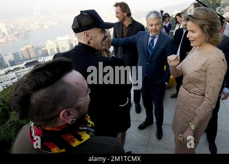 20131205 – HONGKONG, CHINA: Königin Mathilde von Belgien trifft am dritten Tag einer Wirtschaftsmission anlässlich der Veranstaltung „Hong Kong Business of Design Week (BoDW)“ in Hongkong, Sonderverwaltungsregion der Volksrepublik China, Donnerstag, den 05. Dezember 2013. Zu Königin Mathilde von Belgien kommen Minister der verschiedenen Regionen. BELGA FOTO BENOIT DOPPPAGNE Stockfoto