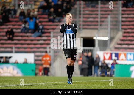 20131215 – CHARLEROI, BELGIEN: David Pollet von Charleroi reagiert während des Spiels der Jupiler Pro League zwischen Sporting Charleroi und Club Brügge in Charleroi am Sonntag, den 15. Dezember 2013, am 19. Tag der belgischen Fußballmeisterschaft. BELGA FOTO BRUNO FAHY Stockfoto