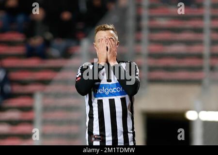 20131215 – CHARLEROI, BELGIEN: David Pollet von Charleroi reagiert während des Spiels der Jupiler Pro League zwischen Sporting Charleroi und Club Brügge in Charleroi am Sonntag, den 15. Dezember 2013, am 19. Tag der belgischen Fußballmeisterschaft. BELGA FOTO BRUNO FAHY Stockfoto