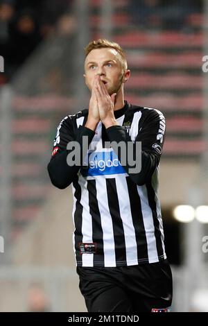 20131215 – CHARLEROI, BELGIEN: David Pollet von Charleroi reagiert während des Spiels der Jupiler Pro League zwischen Sporting Charleroi und Club Brügge in Charleroi am Sonntag, den 15. Dezember 2013, am 19. Tag der belgischen Fußballmeisterschaft. BELGA FOTO BRUNO FAHY Stockfoto