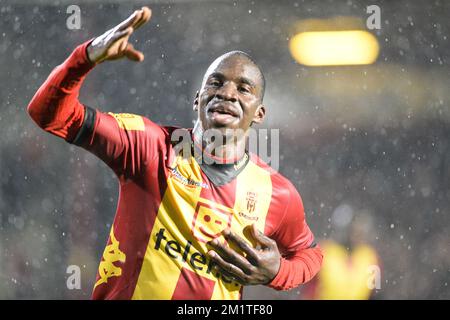 20131221 Uhr - MECHELEN, BELGIEN: Wilson Kamavuaka von Mechelen feiert nach einem Treffer beim Jupiler Pro League-Spiel zwischen KV Mechelen und KV Kortrijk in Mechelen am Samstag, den 21. Dezember 2013, am 20. Tag der belgischen Fußballmeisterschaft. BELGA FOTO JASPER JACOBS Stockfoto