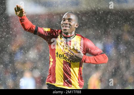 20131221 Uhr - MECHELEN, BELGIEN: Wilson Kamavuaka von Mechelen feiert nach einem Treffer beim Jupiler Pro League-Spiel zwischen KV Mechelen und KV Kortrijk in Mechelen am Samstag, den 21. Dezember 2013, am 20. Tag der belgischen Fußballmeisterschaft. BELGA FOTO JASPER JACOBS Stockfoto