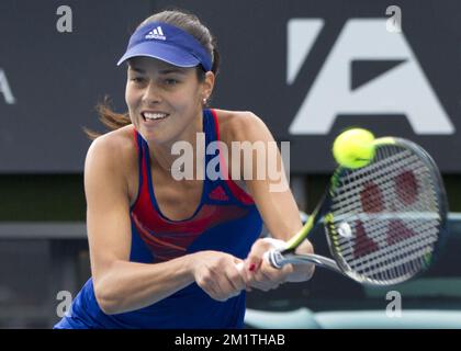 20140103 – AUCKLAND, NEUSEELAND: Serbische Ana Ivanovic in Aktion während des Halbfinalspiels zwischen belgischer Kirsten Flipkens (WTA 20) und serbischer Ana Ivanovic (WTA 16), beim ASB Classic 2014 Tennis Turnier in Auckland, Neuseeland, Freitag, 03. Januar 2014. Das Turnier findet vom 30. Dezember 2013 bis zum 04. Januar 2014 statt. BELGA FOTO DAVID ROWLAND Stockfoto