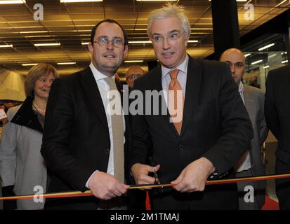 20140117 - KORTRIJK, BELGIEN: Kortrijk-Bürgermeister Vincent Van Quickenborne und Gouverneur der Provinz Westflandern Carl Decaluwe, Foto anlässlich der Eröffnung der Radmesse Velofollies in Kortrijk am Freitag, den 17. Januar 2014. BELGA FOTO ERIC LALMAND Stockfoto