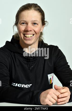 20140127 Uhr - BRÜSSEL, BELGIEN: Pressekonferenz im Vorfeld der Olympischen Winterspiele von Sotschi in Russland, Montag, 27. Januar 2014 in Brüssel. Katrien Aerts wird an der Freestyle Skidisziplin teilnehmen. BELGA FOTO ERIC LALMAND Stockfoto