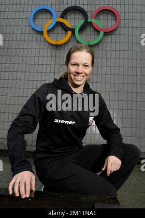 20140127 – BRÜSSEL, BELGIEN: Belgischer Skifahrer Katrien Aerts, Foto nach einer Pressekonferenz im Vorfeld der Olympischen Winterspiele in Sotschi in Russland, Montag, den 27. Januar 2014 in Brüssel. Katrien Aerts wird an der Freestyle Skidisziplin teilnehmen. BELGA FOTO ERIC LALMAND Stockfoto