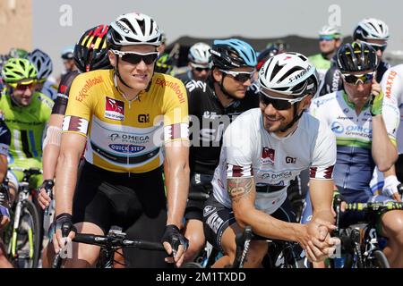 20140213 UHR - AL ZUBARA FORT, KATAR: Niederländisch Niki Terpstra vom Team Omega Pharma – Quick Step und belgischer Tom Boonen vom Team Omega Pharma – Quick Step, abgebildet in der fünften Etappe des Radrennen der Katar Tour 2014, 159 km von Al Zubara Fort nach Madinat Al Shamal, Katar, Donnerstag, 13. Februar 2014. Die Katar Tour 2014 findet vom 9. Bis 14. Februar statt. Stockfoto