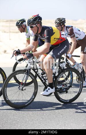 20140212 Uhr - AL KHOR CORNICHE, KATAR: Belgischer Stijn Devolder von Trek Factory Racing, das während der vierten Etappe der Katar Tour 2014 in Aktion gezeigt wird, 135 km von Dukhan nach Mesaieed, Katar, Mittwoch, 12. Februar 2014. Die Katar Tour 2014 findet vom 9. Bis 14. Februar statt. Stockfoto