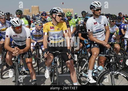 20140213 Uhr - AL ZUBARA FORT, KATAR: Belgischer Guillaume van Keirsbulck vom Team Omega Pharma - Quick Step, niederländisch Niki Terpstra vom Team Omega Pharma - Quick Step und belgischer Tom Boonen vom Team Omega Pharma - Quick Step während der fünften Etappe des Radrennens von Katar Tour 2014, 159 km von Al Zubara Fort nach Madinat Al Shamal, Katar, Donnerstag, 13. Februar 2014. Die Katar Tour 2014 findet vom 9. Bis 14. Februar statt. Stockfoto