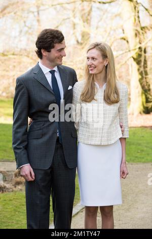 20140215 – BRÜSSEL, BELGIEN: Prinz Amedeo posiert mit seiner Verlobten Elisabetta Rosboch von Wolkenstein am Tag der Verlobung des belgischen Prinzen Amedeo (Enkel von König Albert II.) mit Elisabetta Rosboch von Wolkenstein in der Residenz Schonenberg (Wohnsitz der Eltern von Amedeo), Brüssel, Samstag, den 15. Februar 2014. Prinz Amedeo, 27 Jahre alt, und der italienische Journalist lebt in New York. BELGA FOTO FREDERIC SIERAKOWSKI Stockfoto