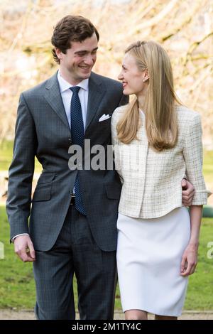 20140215 – BRÜSSEL, BELGIEN: Prinz Amedeo posiert mit seiner Verlobten Elisabetta Rosboch von Wolkenstein am Tag der Verlobung des belgischen Prinzen Amedeo (Enkel von König Albert II.) mit Elisabetta Rosboch von Wolkenstein in der Residenz Schonenberg (Wohnsitz der Eltern von Amedeo), Brüssel, Samstag, den 15. Februar 2014. Prinz Amedeo, 27 Jahre alt, und der italienische Journalist lebt in New York. BELGA FOTO FREDERIC SIERAKOWSKI Stockfoto