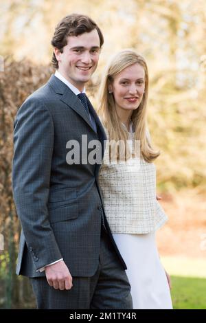 20140215 – BRÜSSEL, BELGIEN: Prinz Amedeo posiert mit seiner Verlobten Elisabetta Rosboch von Wolkenstein am Tag der Verlobung des belgischen Prinzen Amedeo (Enkel von König Albert II.) mit Elisabetta Rosboch von Wolkenstein in der Residenz Schonenberg (Wohnsitz der Eltern von Amedeo), Brüssel, Samstag, den 15. Februar 2014. Prinz Amedeo, 27 Jahre alt, und der italienische Journalist lebt in New York. BELGA FOTO FREDERIC SIERAKOWSKI Stockfoto