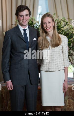 20140215 – BRÜSSEL, BELGIEN: Prinz Amedeo posiert mit seiner Verlobten Elisabetta Rosboch von Wolkenstein am Tag der Verlobung des belgischen Prinzen Amedeo (Enkel von König Albert II.) mit Elisabetta Rosboch von Wolkenstein in der Residenz Schonenberg (Wohnsitz der Eltern von Amedeo), Brüssel, Samstag, den 15. Februar 2014. Prinz Amedeo, 27 Jahre alt, und der italienische Journalist lebt in New York. BELGA FOTO FREDERIC SIERAKOWSKI Stockfoto