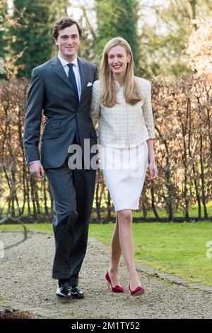 20140215 – BRÜSSEL, BELGIEN: Prinz Amedeo posiert mit seiner Verlobten Elisabetta Rosboch von Wolkenstein am Tag der Verlobung des belgischen Prinzen Amedeo (Enkel von König Albert II.) mit Elisabetta Rosboch von Wolkenstein in der Residenz Schonenberg (Wohnsitz der Eltern von Amedeo), Brüssel, Samstag, den 15. Februar 2014. Prinz Amedeo, 27 Jahre alt, und der italienische Journalist lebt in New York. BELGA FOTO FREDERIC SIERAKOWSKI Stockfoto