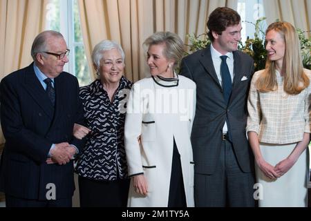 20140215 - BRÜSSEL, BELGIEN: König Albert II von Belgien, Königin Paola von Belgien, Prinzessin Astrid von Belgien und Prinz Amedeo und seine Verlobte Elisabetta Rosboch von Wolkenstein vertreten für den Fotografen bei der Verlobung des belgischen Prinzen Amedeo (Enkel von König Albert II) mit Elisabetta Rosboch von Wolkenstein, In der Residenz Schonenberg (Wohnsitz der Eltern von Amedeo), Brüssel, Samstag, den 15. Februar 2014. Prinz Amedeo, 27 Jahre alt, und der italienische Journalist lebt in New York. BELGA FOTO FREDERIC SIERAKOWSKI Stockfoto