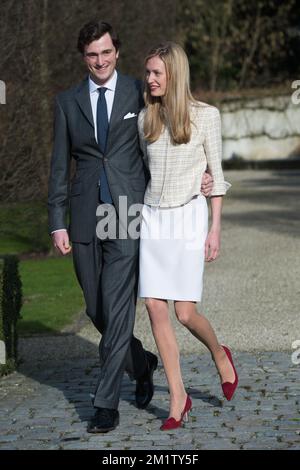 20140215 – BRÜSSEL, BELGIEN: Prinz Amedeo posiert mit seiner Verlobten Elisabetta Rosboch von Wolkenstein am Tag der Verlobung des belgischen Prinzen Amedeo (Enkel von König Albert II.) mit Elisabetta Rosboch von Wolkenstein in der Residenz Schonenberg (Wohnsitz der Eltern von Amedeo), Brüssel, Samstag, den 15. Februar 2014. Prinz Amedeo, 27 Jahre alt, und der italienische Journalist lebt in New York. BELGA FOTO FREDERIC SIERAKOWSKI Stockfoto