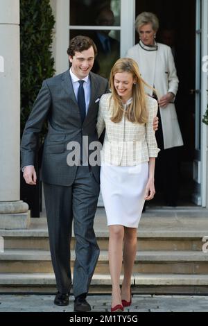 20140215 - BRÜSSEL, BELGIEN: Prinz Amedeo und Elisabetta Rosboch von Wolkenstein, gefolgt von Prinzessin Astrid von Belgien bei der Verlobung des belgischen Prinzen Amedeo (Enkel von König Albert II) mit Elisabetta Rosboch von Wolkenstein in der Residenz Schonenberg (Wohnsitz der Eltern von Amedeo), Brüssel, Samstag, den 15. Februar 2014. Prinz Amedeo, 27 Jahre alt, und der italienische Journalist lebt in New York. BELGA FOTO FREDERIC SIERAKOWSKI Stockfoto