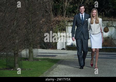 20140215 – BRÜSSEL, BELGIEN: Prinz Amedeo posiert mit seiner Verlobten Elisabetta Rosboch von Wolkenstein am Tag der Verlobung des belgischen Prinzen Amedeo (Enkel von König Albert II.) mit Elisabetta Rosboch von Wolkenstein in der Residenz Schonenberg (Wohnsitz der Eltern von Amedeo), Brüssel, Samstag, den 15. Februar 2014. Prinz Amedeo, 27 Jahre alt, und der italienische Journalist lebt in New York. BELGA FOTO FREDERIC SIERAKOWSKI Stockfoto