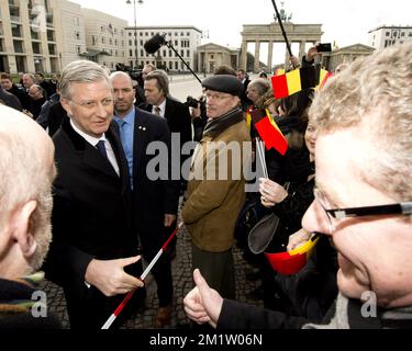 20140217 - BERLIN, DEUTSCHLAND: König Philippe - Filip von Belgien trifft Menschen während des offiziellen Auslandsbesuchs des neuen belgischen Königs und der neuen belgischen Königin in Berlin, der Hauptstadt Deutschlands, am Montag, den 17. Februar 2014. BELGA FOTO BENOIT DOPPPAGNE Stockfoto