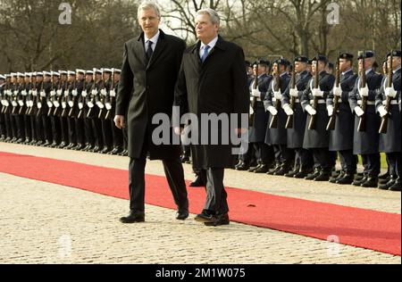 20140217 - BERLIN, DEUTSCHLAND: König Philippe - Filip von Belgien und Bundespräsident Joachim Gauck, Foto während des offiziellen Auslandsbesuchs des neuen belgischen Königs und der neuen belgischen Königin in Berlin, der Hauptstadt Deutschlands, am Montag, den 17. Februar 2014. BELGA FOTO BENOIT DOPPPAGNE Stockfoto