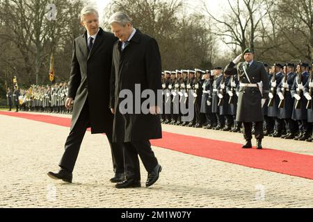 20140217 - BERLIN, DEUTSCHLAND: König Philippe - Filip von Belgien und Bundespräsident Joachim Gauck, Foto während des offiziellen Auslandsbesuchs des neuen belgischen Königs und der neuen belgischen Königin in Berlin, der Hauptstadt Deutschlands, am Montag, den 17. Februar 2014. BELGA FOTO BENOIT DOPPPAGNE Stockfoto