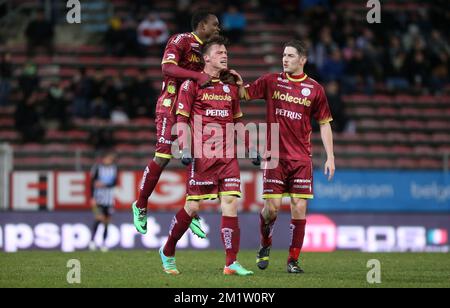 20140222 Uhr - CHARLEROI, BELGIEN: Essevees Marvin Pourie feiert nach einem Tor während des Spiels der Jupiler Pro League zwischen Charleroi und Zulte Waregem in Charleroi, Samstag, den 22. Februar 2014, am 27. Tag der belgischen Fußballmeisterschaft. BELGA PHOTO VIRGINIE LEFOUR Stockfoto