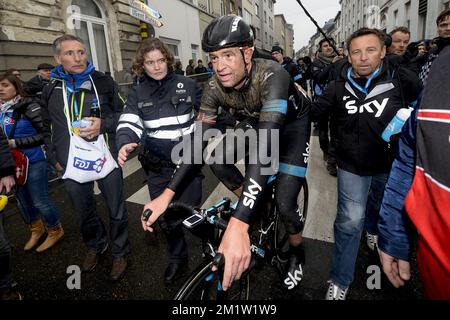 British Ian Stannard von Team Sky wurde nach dem Gewinn der 69.. Ausgabe des Omloop Het Nieuwsblad Radrennen am Samstag, den 01. März 2014, in Gent gefilmt. Stockfoto