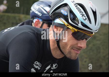 Belgischer Tom Boonen vom Team Omega Pharma - Quick Step in Aktion während der 69.. Ausgabe des Radrennen „Dwars Door Vlaanderen“, 200,8 km von Roeselare nach Waregem. Stockfoto