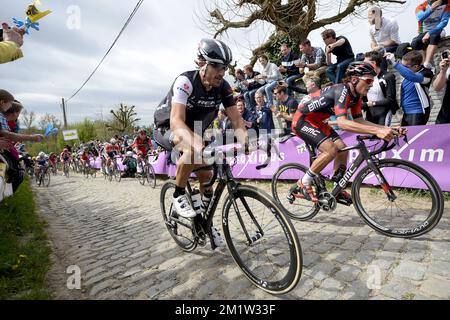 Schweizer Fabian Cancellara von Trek Factory Racing und Schweizer Silvan Dillier vom BMC Racing Team, abgebildet während des eintägigen Radrennen „Ronde van Vlaanderen - Tour des Flandres - Tour of Flanders“, 259 KM von Brügge nach Oudenaarde, Sonntag, 06. April 2014. Stockfoto