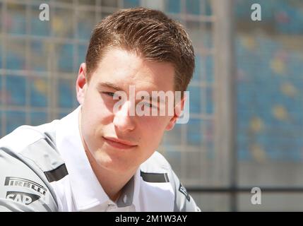 Der belgische Stoffel Vandoorne bildete den zweiten Tag der Formel-1-Testsitzungen am Mittwoch, den 09. April 2014 in Sakhir, Bahrain. Der belgische Fahrer Stoffel Vandoorne sollte für McLaren testen, aber der dänische Kevin Magnussen wird stattdessen fahren. Stockfoto