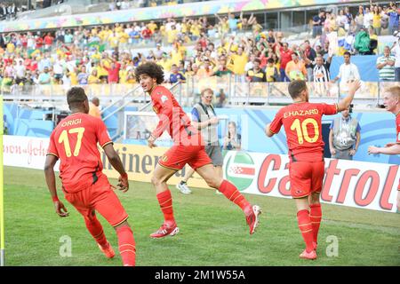 Belgiens Marouane Fellaini feiert das 1-1. Tor mit Divock Origi aus Belgien und Eden Hazard aus Belgien bei einem Fußballspiel zwischen der belgischen Nationalmannschaft Red Devils und Algerien in Belo Horizonte, Brasilien, dem ersten Spiel der Gruppe H der ersten Runde der FIFA-Weltmeisterschaft 2014. Dienstag, 17. Juni 2014. Stockfoto