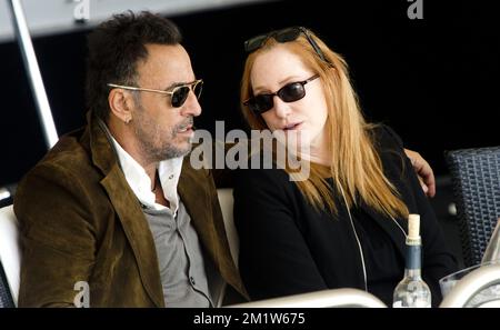 20140622 Uhr - ROTTERDAM, NIEDERLANDE: Bruce Springsteen und seine Ehefrau Patti Scialfa nehmen am 22 2014. Juni an der internationalen Sonderaktion zum Großen Preis von Dressage in Rotterdam, Niederlande, Teil. Ihre Tochter Jessica Springsteen ist eine Showspringerin und nimmt am Grand Prix Teil. COPYRIGHT ROBIN UTRECHT Stockfoto