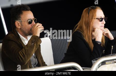 20140622 Uhr - ROTTERDAM, NIEDERLANDE: Bruce Springsteen und seine Ehefrau Patti Scialfa nehmen am 22 2014. Juni an der internationalen Sonderaktion zum Großen Preis von Dressage in Rotterdam, Niederlande, Teil. Ihre Tochter Jessica Springsteen ist eine Showspringerin und nimmt am Grand Prix Teil. COPYRIGHT ROBIN UTRECHT Stockfoto