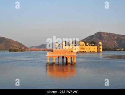 Restaurierte Jal Mahal oder Wasser Palast Mann Sagar See Jaipur Rajasthan Indien Stockfoto