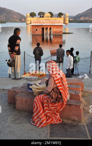Restaurierte Jal Mahal oder Wasser Palast Mann Sagar See Jaipur Rajasthan Indien Stockfoto