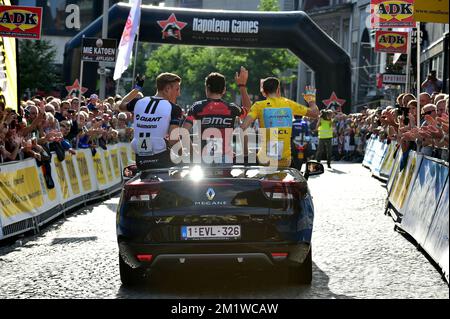Deutscher Marcel Kittel vom Team Giant-Shimano, belgischer Greg Van Avermaet vom BMC Racing Team und italienischer Vincenzo Nibali vom Astana Pro Team, abgebildet zu Beginn der 79.. Ausgabe des Radrennen „Natourcriterium van Aalst“, Montag, den 28. Juli 2014 in Aalst. Der Wettbewerb ist Teil der traditionellen „Kriterien“, lokalen Rennen, bei denen hauptsächlich Radfahrer auf der Tour de France mitfahren. Stockfoto