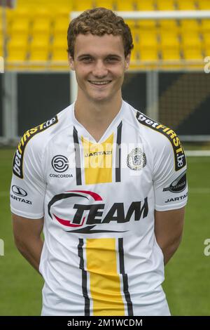 Trompet Jore posiert für den Fotografen während des 2014-2015. Season Fotoshooting der belgischen ersten Liga-Fußballmannschaft Lokeren, Samstag, den 12. Juli 2014 in Lokeren. Stockfoto