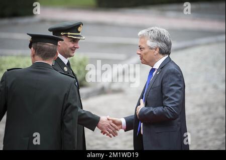 Der scheidende Vizepremierminister und Außenminister Didier Reynders (FRANZÖSISCHSPRACHIGE Liberale) trifft am Montag, den 04. August 2014, zu einer Feier zum 100.. Jahrestag des Ersten Weltkriegs in der Abtei Saint-Laurent in Lüttich ein. BELGA FOTO NICOLAS LAMBERT Stockfoto