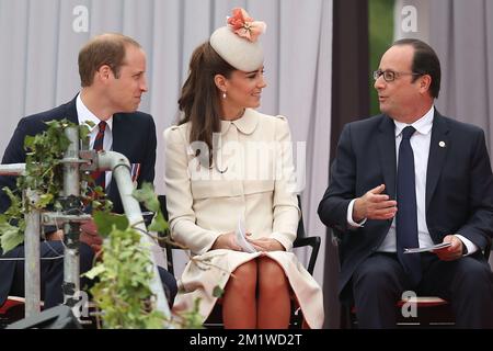 Der britische Prinz William, der Herzog von Cambridge, die britische Katharina (Kate), die Herzogin von Cambridge und der französische Präsident Francois Hollande wurden bei einer Zeremonie an der Gedenkfeier in Cointe zum 100.. Jahrestag des Ersten Weltkriegs am Montag, den 04. August 2014, in Lüttich gesehen. BELGA FOTO BRUNO FAHY Stockfoto