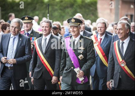 Scheidender Vizepräsident und Außenminister Didier Reynders (HERR französischsprachiger Liberaler), Stephan Moreau (Bürgermeister), König Philippe - Filip von Belgien und Gouverneur der Provinz Lüttich Michel Foret während einer Gedenkfeier zum 100.. Jahrestag des Ersten Weltkriegs, Sonntag, den 03. August 2014, Im Fort de Loncin in ans. Stockfoto