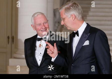 20141027 – BRÜSSEL, BELGIEN: David Johnston, kanadischer Generalgouverneur, und König Philippe, Filip von Belgien, sind abgebildet, als das Königspaar am Montag, den 27. Oktober 2014, den kanadischen Generalgouverneur und seine Frau zu einem Empfang im Königsschloss Laken-Laeken in Brüssel empfängt. BELGA FOTO THIERRY ROGE Stockfoto