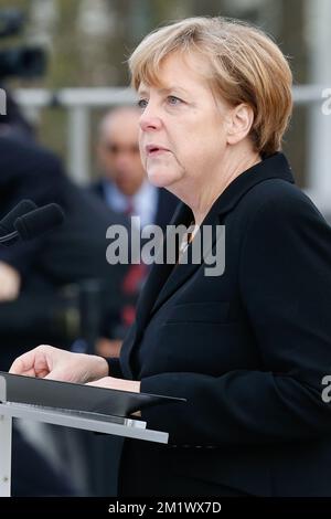 20141028 - NIEUWPOORT, BELGIEN: Bundeskanzlerin Angela Merkel hält eine Rede während einer Feier anlässlich des 100.. Jahrestages der "Schlacht von Ypern" im Ersten Weltkrieg am Denkmal für König Albert I. in Nieuwpoort, Dienstag, den 28. Oktober 2014. Die erste Schlacht um Ypern dauerte vom 19. Oktober 1914 bis zum 22. November 1914. BELGA FOTO THIERRY ROGE Stockfoto