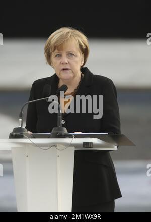 20141028 - NIEUWPOORT, BELGIEN: Bundeskanzlerin Angela Merkel hält eine Rede anlässlich einer Feier anlässlich des 100.. Jahrestages der "Schlacht von Ypern" im Ersten Weltkrieg am Denkmal für König Albert I. in Nieuwpoort, Dienstag, den 28. Oktober 2014. Die erste Schlacht um Ypern dauerte vom 19. Oktober 1914 bis zum 22. November 1914. BELGA-FOTOPOOL ERIC HERCHAFT Stockfoto