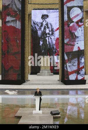 20141028 - NIEUWPOORT, BELGIEN: Bundeskanzlerin Angela Merkel hält eine Rede anlässlich einer Feier anlässlich des 100.. Jahrestages der "Schlacht von Ypern" im Ersten Weltkrieg am Denkmal für König Albert I. in Nieuwpoort, Dienstag, den 28. Oktober 2014. Die erste Schlacht um Ypern dauerte vom 19. Oktober 1914 bis zum 22. November 1914. BELGA-FOTOPOOL ERIC HERCHAFT Stockfoto